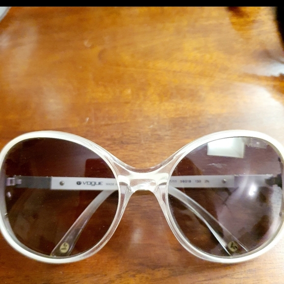 Vogue sunglases - Picture 2 of 3